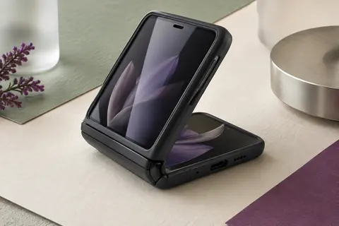 Coque noire mate pour smartphone pliable à clapet avec verre trempé intégré sur l’écran avant
