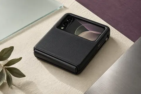 Coque noire texturée pour Galaxy Z Flip 7, avec protection de charnière et écran externe