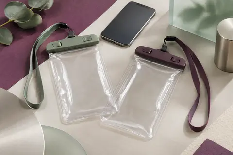 Deux pochettes transparentes étanches pour smartphone avec fermeture à clip et sangles de transport