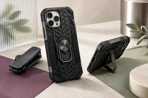 Coque renforcée noire pour iPhone 17e, avec texture antidérapante, béquille rotative et clip de ceinture.
